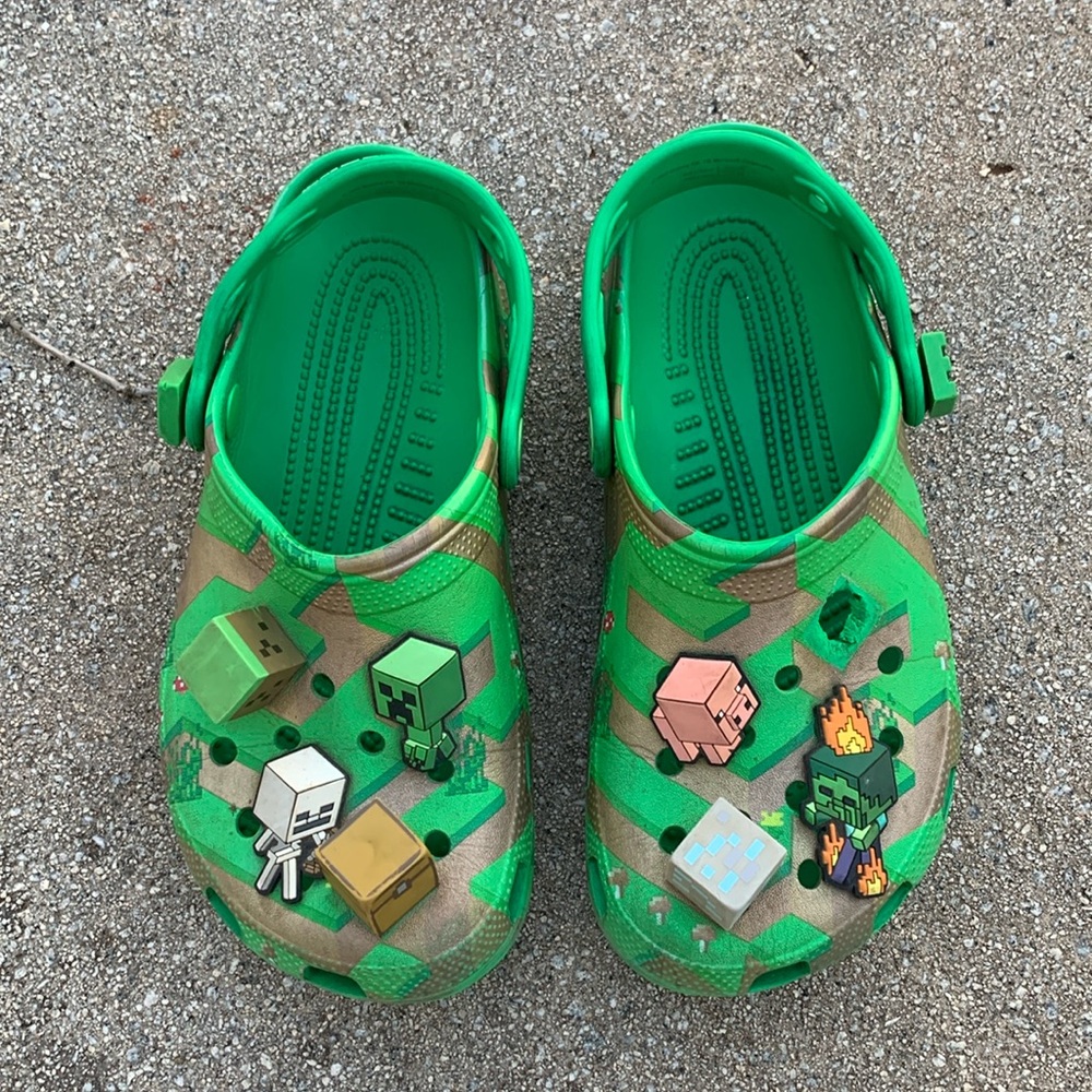 Crocs
Big Kids Minecraft Classic Clogs from Finish Line - Picture 1 of 13